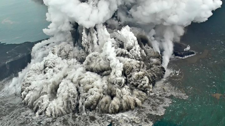 Bagaimana Gunung Berapi Bisa Menyebabkan Tsunami