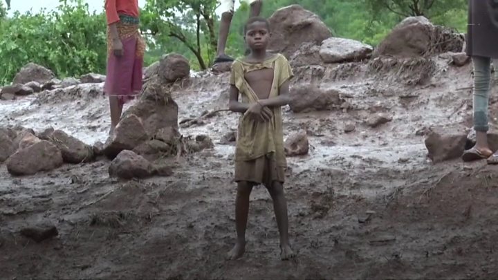 Cyclone Idai: Mozambique survivors desperate for help