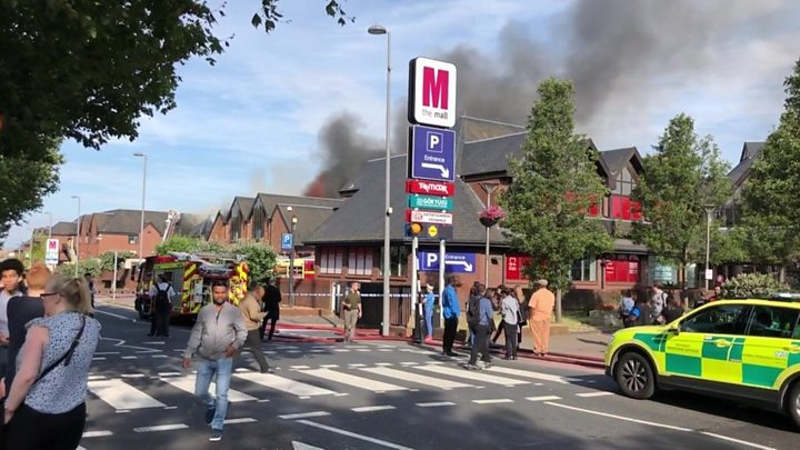 The Mall fire: Blaze hits Walthamstow shopping centre ...