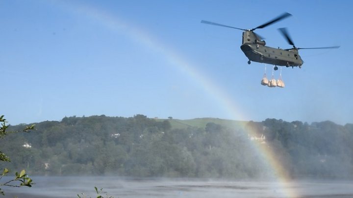 Whaley Bridge dam: RAF Chinook brought in