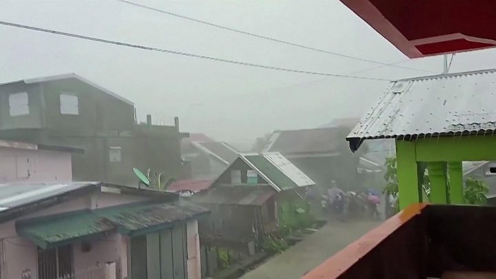 Typhoon Kammuri Slams Into Philippines Forcing Thousands To Flee Bbc 