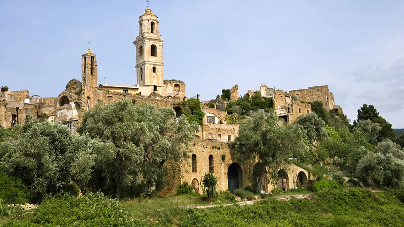 Bussana Vecchia: The battle over Italy's eclectic, handbuilt village