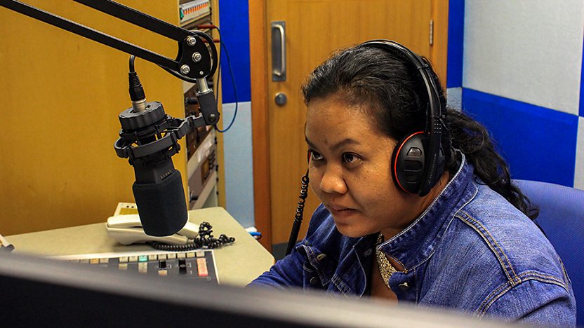 Contoh Teks Penyiar Radio Dalam Bahasa Sunda Berbagi