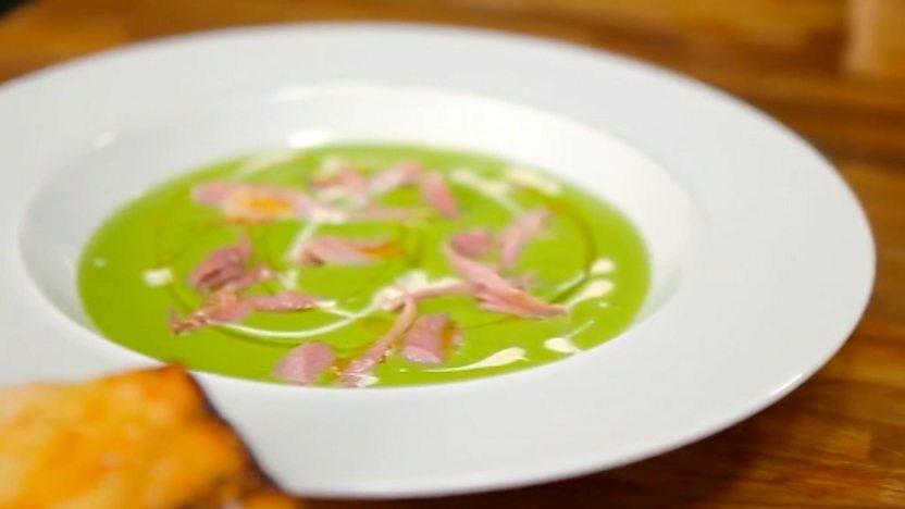 Ham hock and pea soup 
