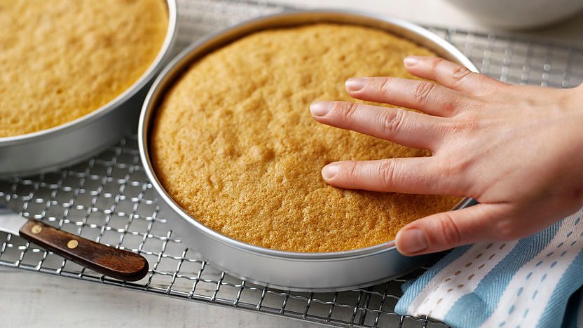 Mary Berry's easy chocolate cake recipe - BBC Food