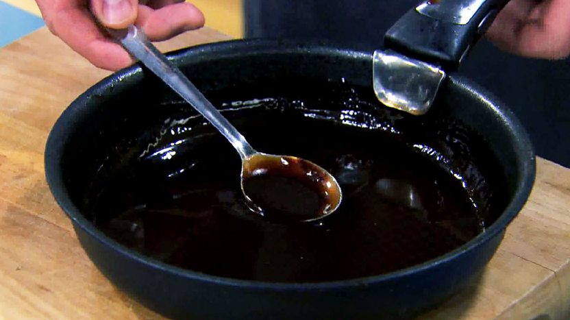 Derfor Skinne smid væk How to make a red wine sauce - BBC Food