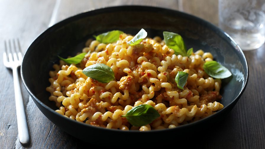 BBC Two Nigellissima, Series 1, Episode 1, Eggs in purgatory