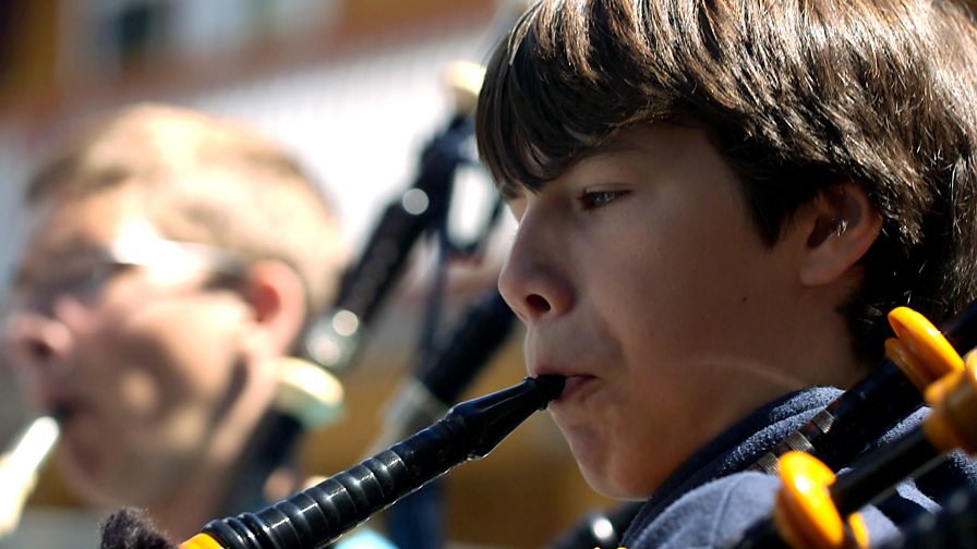 BBC Two Phil Cunningham's Pipe Dream, How do bagpipe drones work?