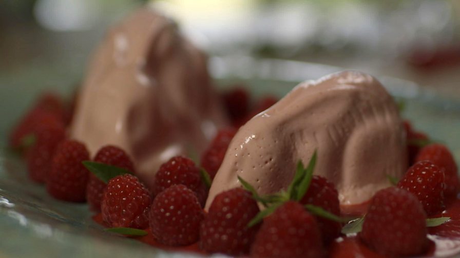 BBC Two James Martin Home Comforts, Series 3, A Taste of Home, Côte