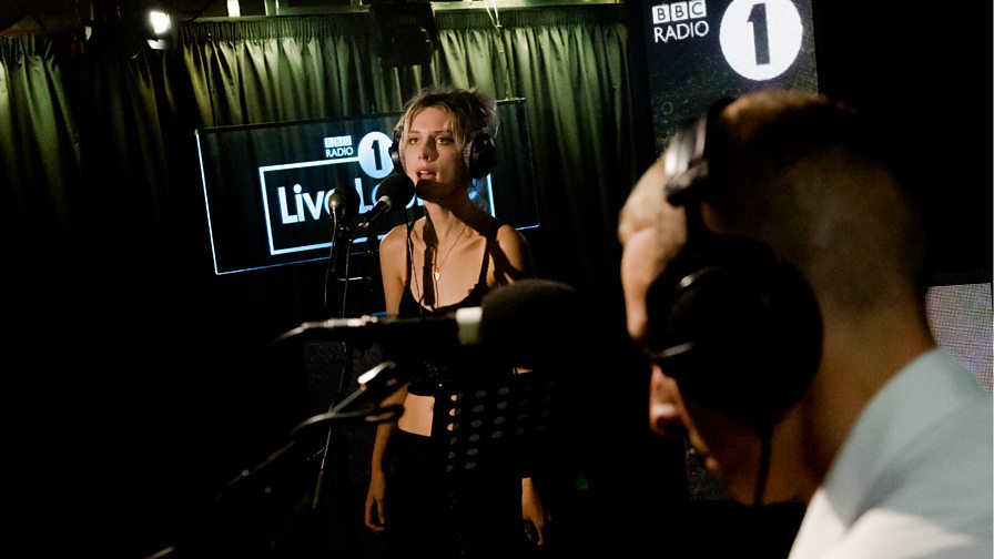 BBC Radio 1 Clara Amfo, Wolf Alice Live Lounge, Wolf