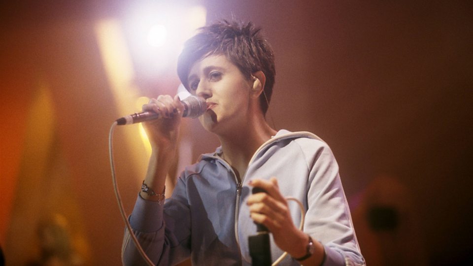 Tracey Thorn New Songs Playlists And Latest News Bbc Music