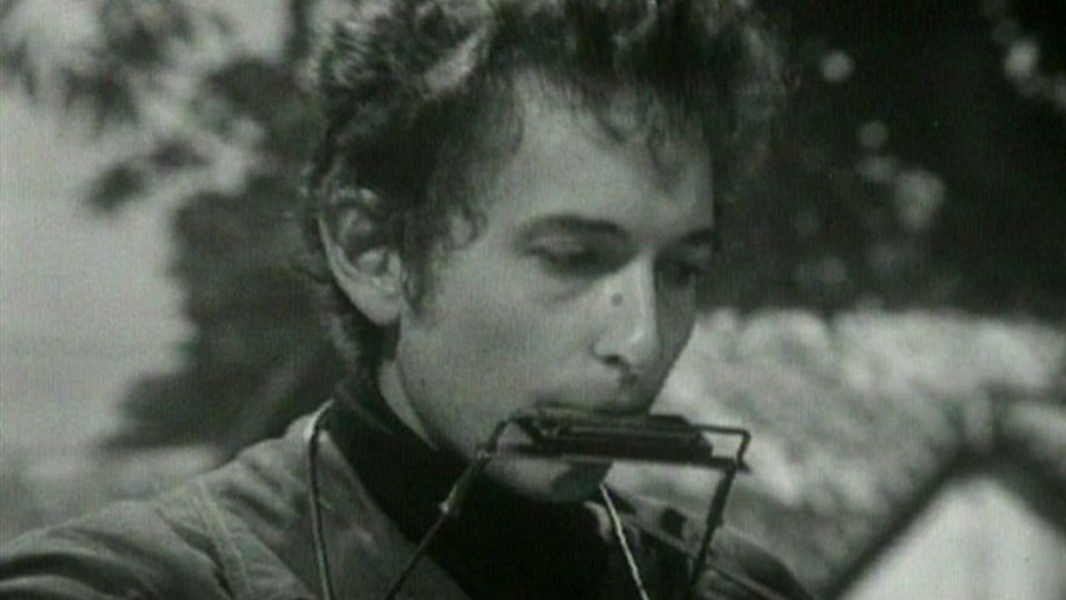 Bob Dylan wykonuje utwór With God on Our Side w 1964 roku