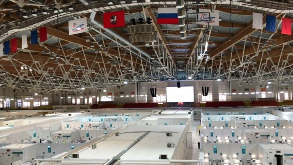 Coronavirus Russia Resists Lockdown And Pins Hopes On Vaccine Bbc News