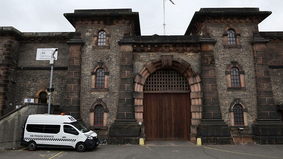 Police Manhunt After Prisoner Mistakenly Freed