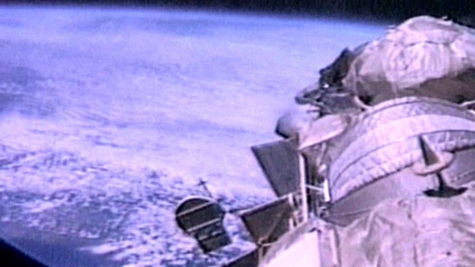 BBC Two - Science Clips, Forces in Action, Weightlessness in space