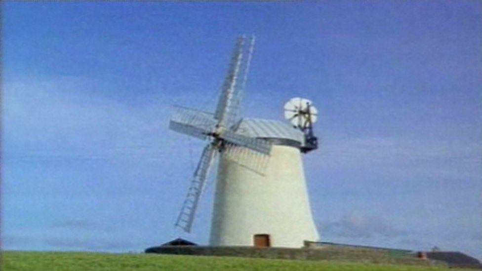 BBC Two Primary Focus Geography Green Power, How does a water wheel