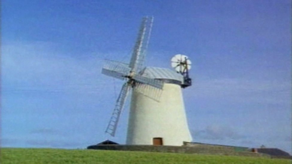 BBC Two Primary Focus Geography Green Power, How does a windmill work?