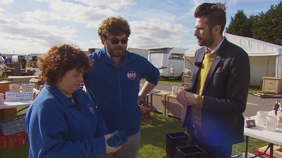 BBC One Bargain Hunt, Series 49, Newark 16, Mystery glass
