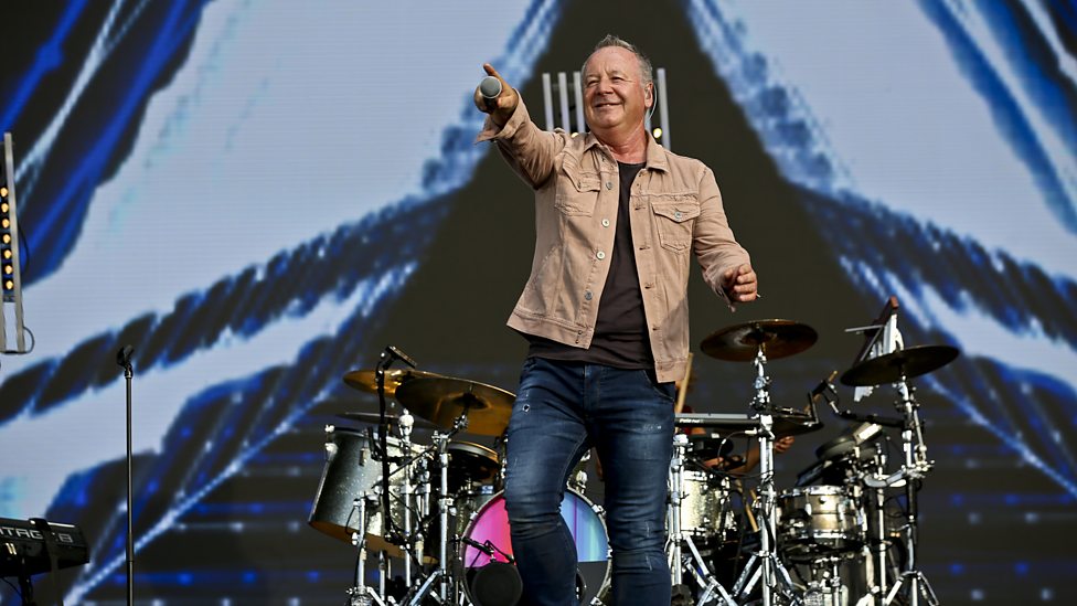 [WATCH] Simple Minds perform Don't You Forget About Me