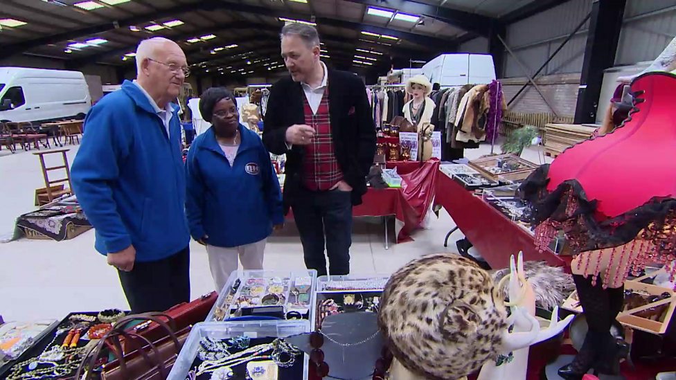 BBC One Bargain Hunt, Series 51, Anglesey 10, Nick Hall and the Blues