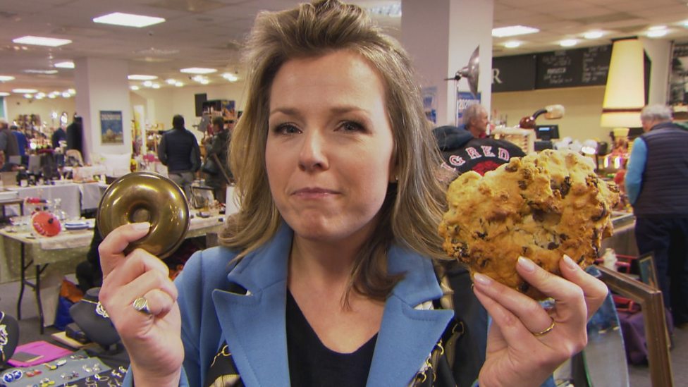BBC One Bargain Hunt, Series 56, Brighton 18, What does Christina's