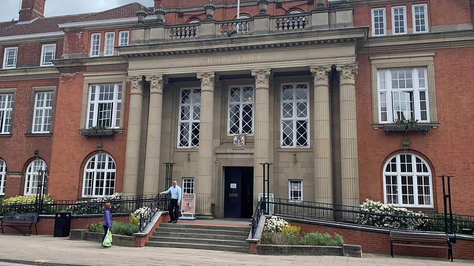 BBC CWR CWR Breakfast with Phil Upton, 29/04/2022, Elections 2022