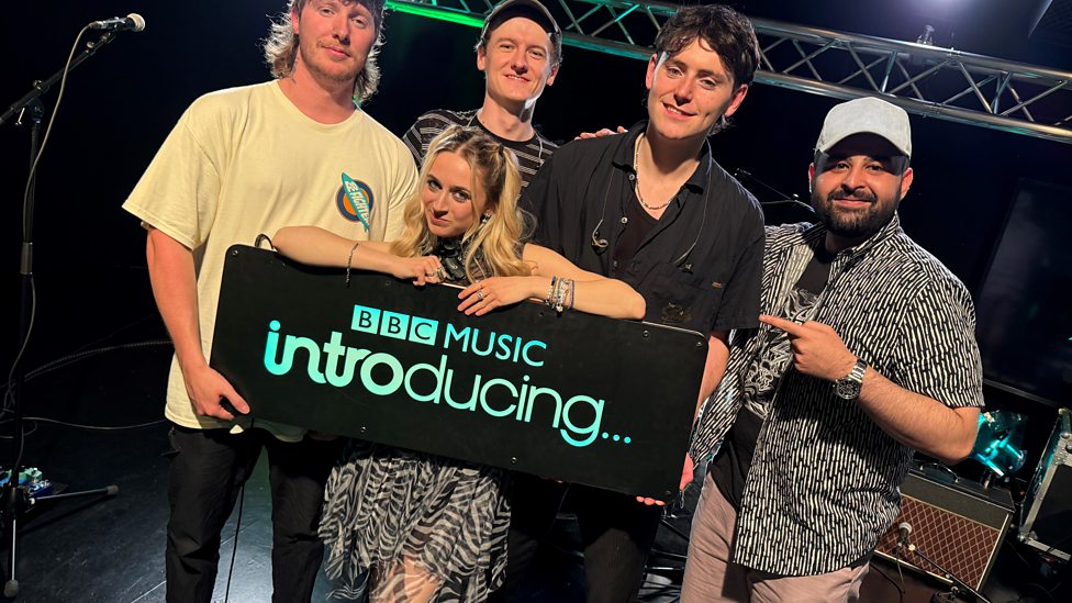 BBC Music - BBC Introducing, Lizzie Esau - Live In Session