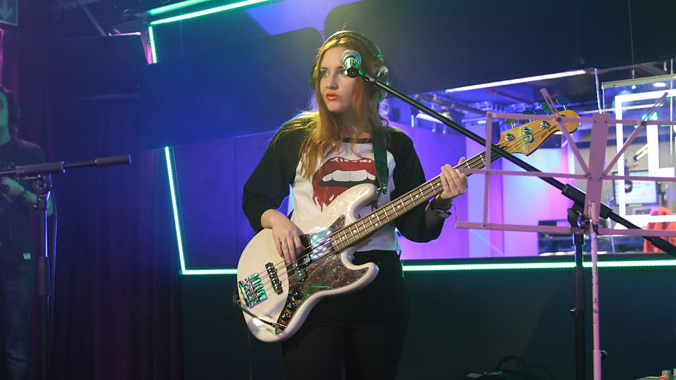 Bbc Radio 1 Fearne Cotton Charli Xcx In The Live Lounge Charli Xcx In The Live Lounge Charli Xcx S Bassist In The Live Lounge