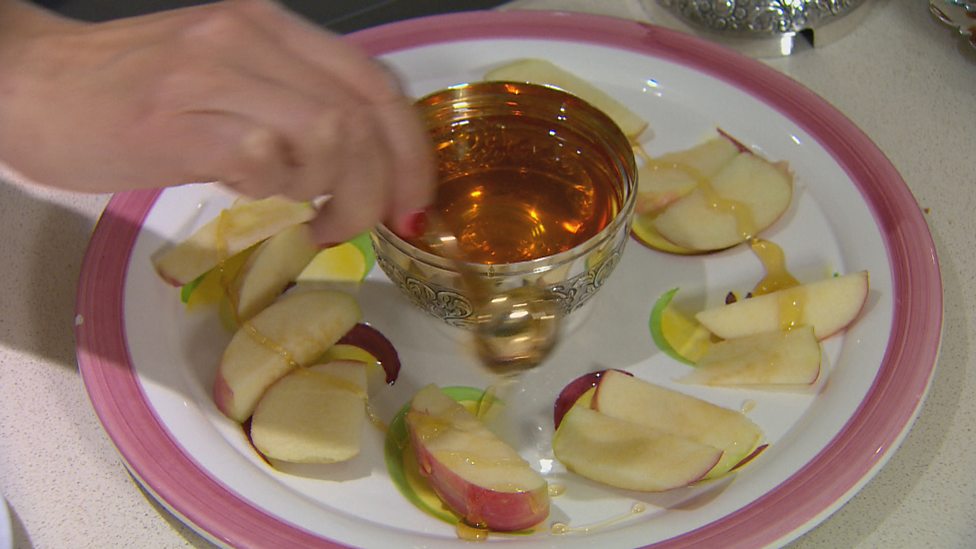 how-my-family-marks-rosh-hashanah-and-yom-kippur-cbbc-newsround