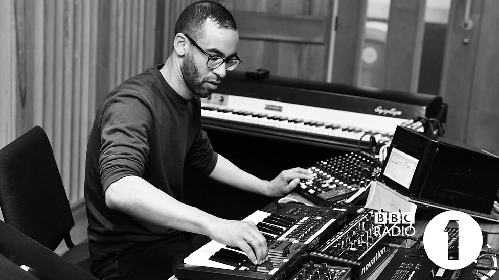 Benji B (UK Radio DJ) Tribute mix to Dilla a week after his passing.  Astounding heartfelt mix. : r/jdilla