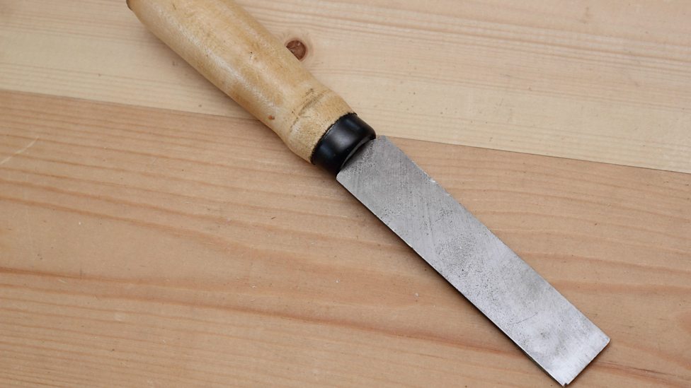 Hand tools: Saws, drills and chisels - Practical guide: Using hand ...
