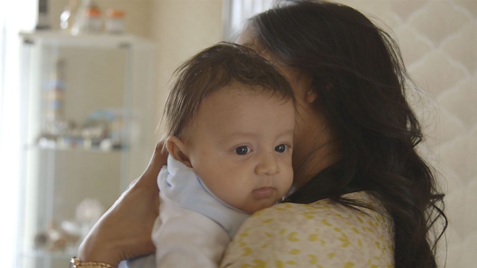 Talk to baby in different languages - BBC Tiny Happy People