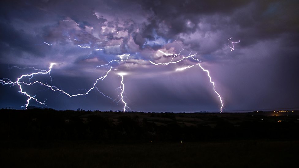 Thunderstorms and different kinds of lightning - BBC Bitesize