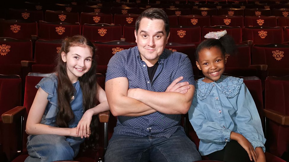 Frozen The Musical Take A Sneaky Peek Behind The Scenes Cbbc Newsround