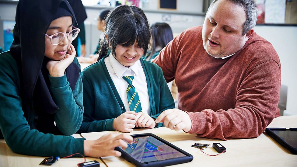 A guide for primary school teachers about the BBC micro:bit - BBC Teach