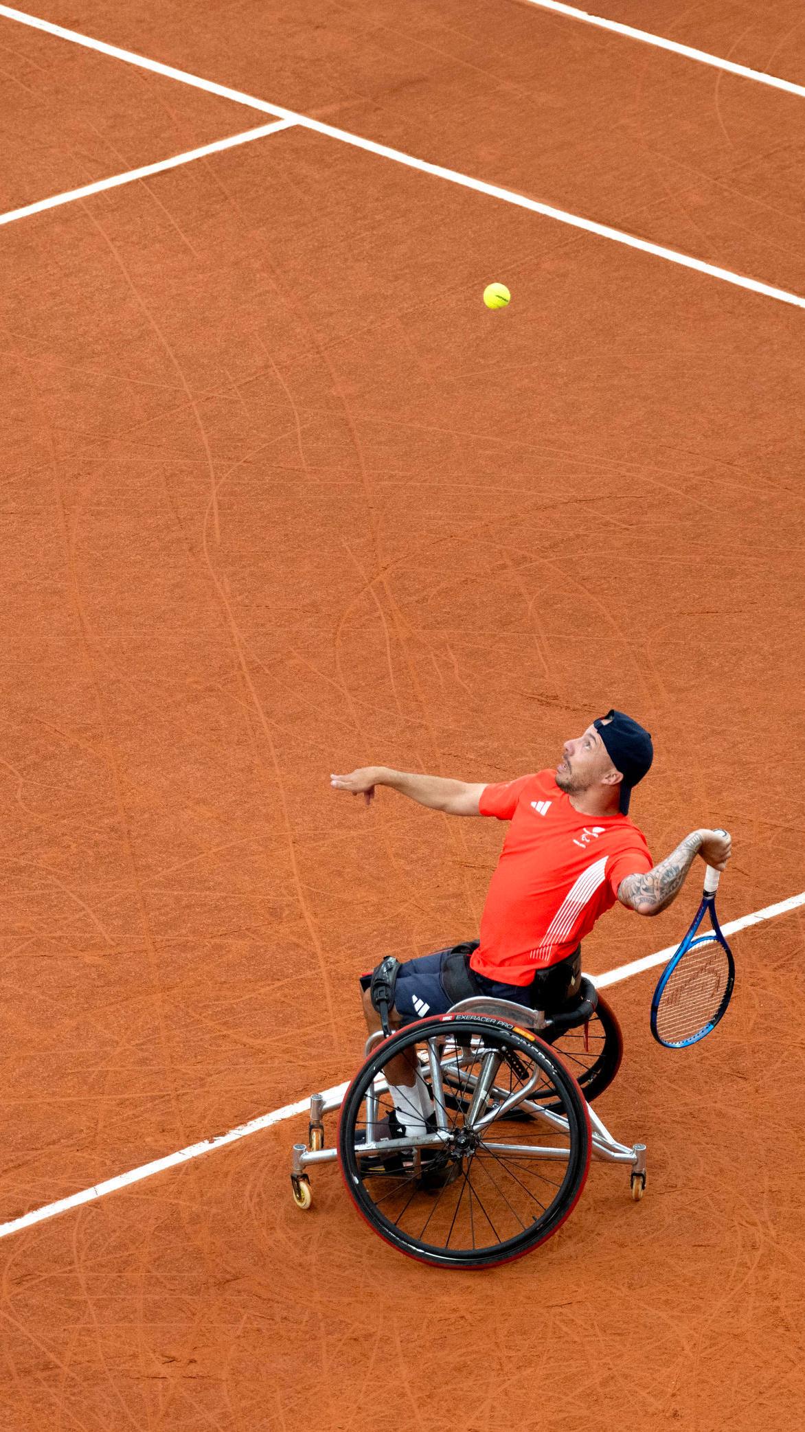 Great Britain's Andrew Lapthorne competing in the Quad Singles - Open event on day three of the Paris Paralympic Games 2024