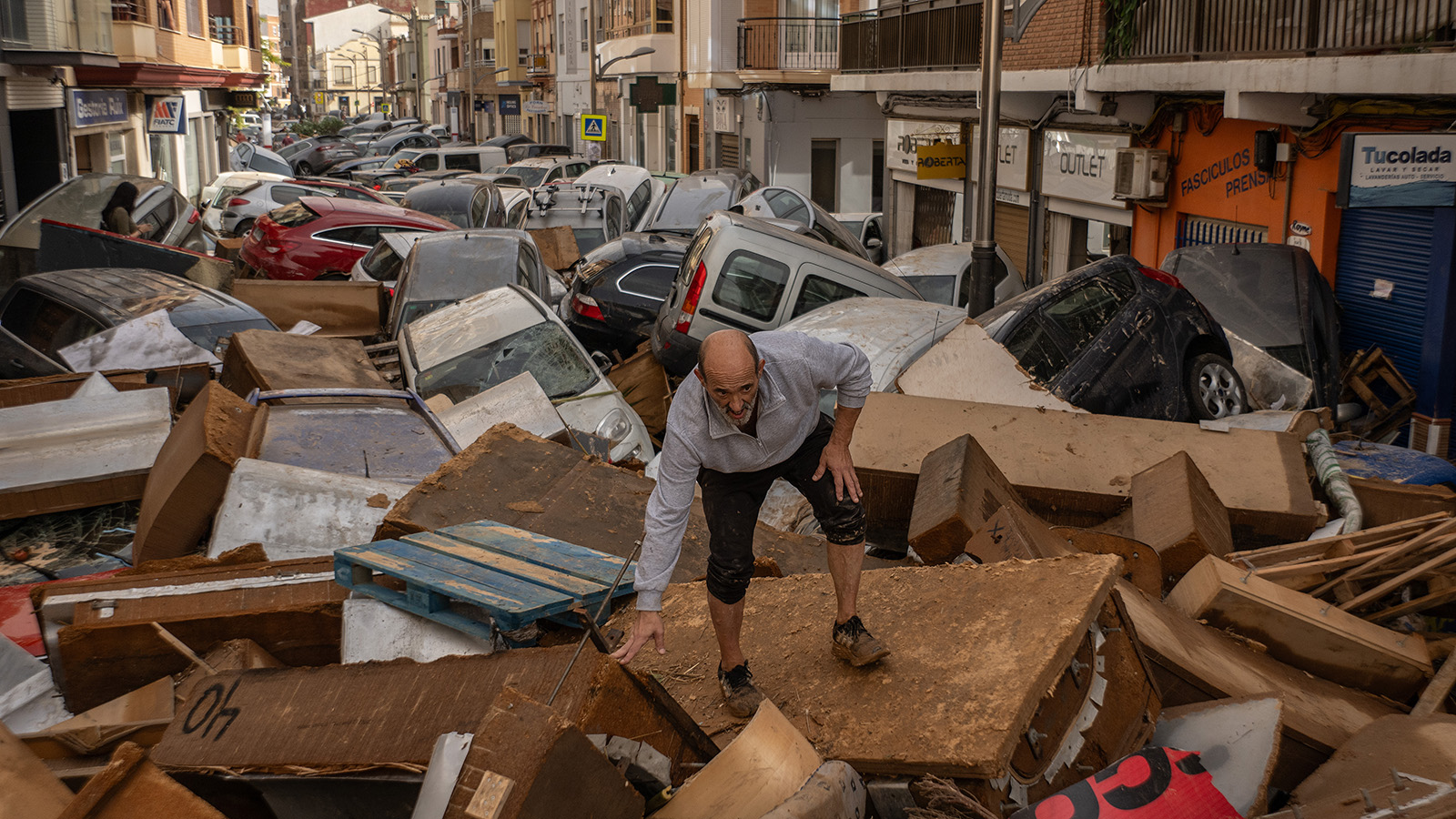 In pictures: Devastating scenes from Spain’s flash floods – BBC News