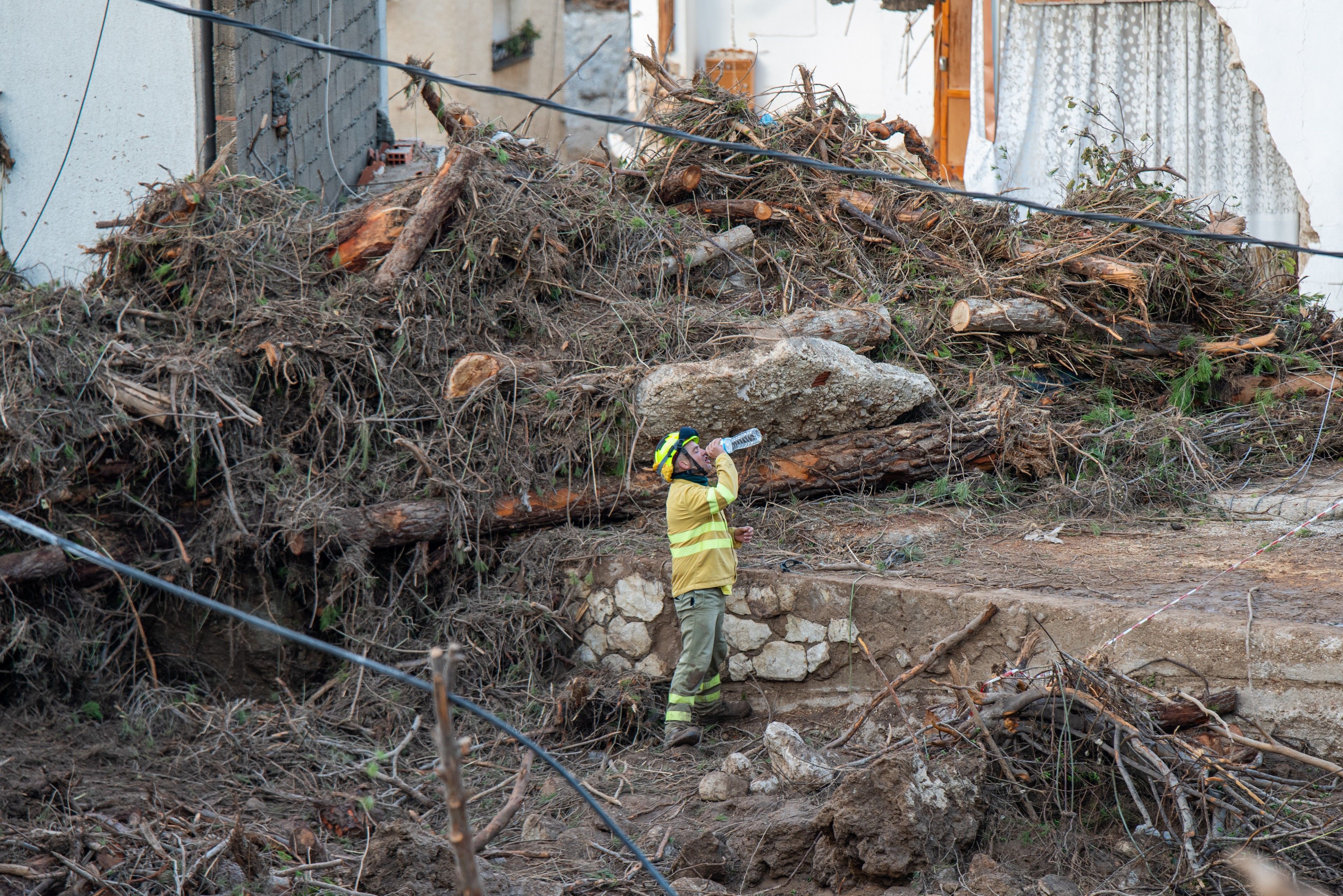 Emergency services at work on October 30, 2024, in Letur, Albacete, Castilla-La Mancha