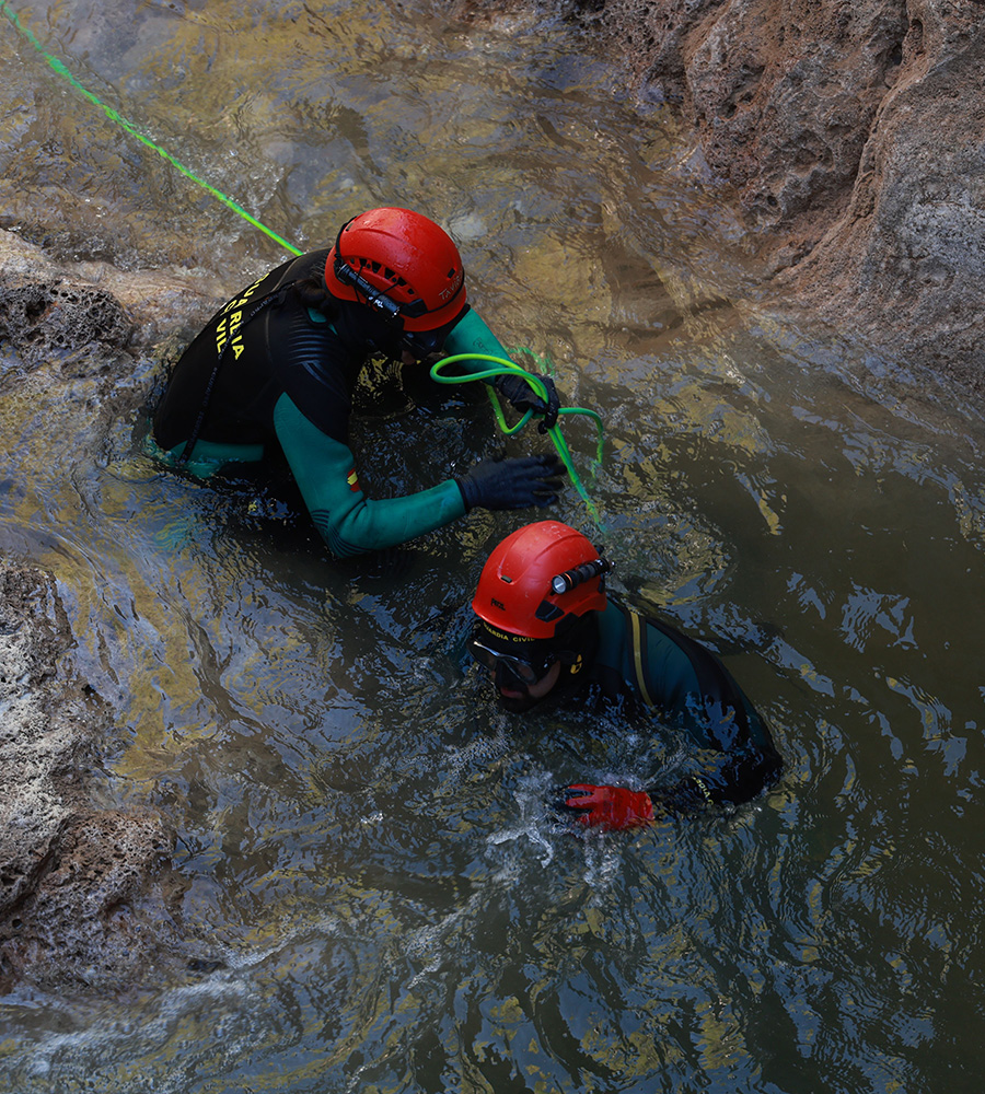 Civil Guard emergency responders carrying out a search operation in Letur