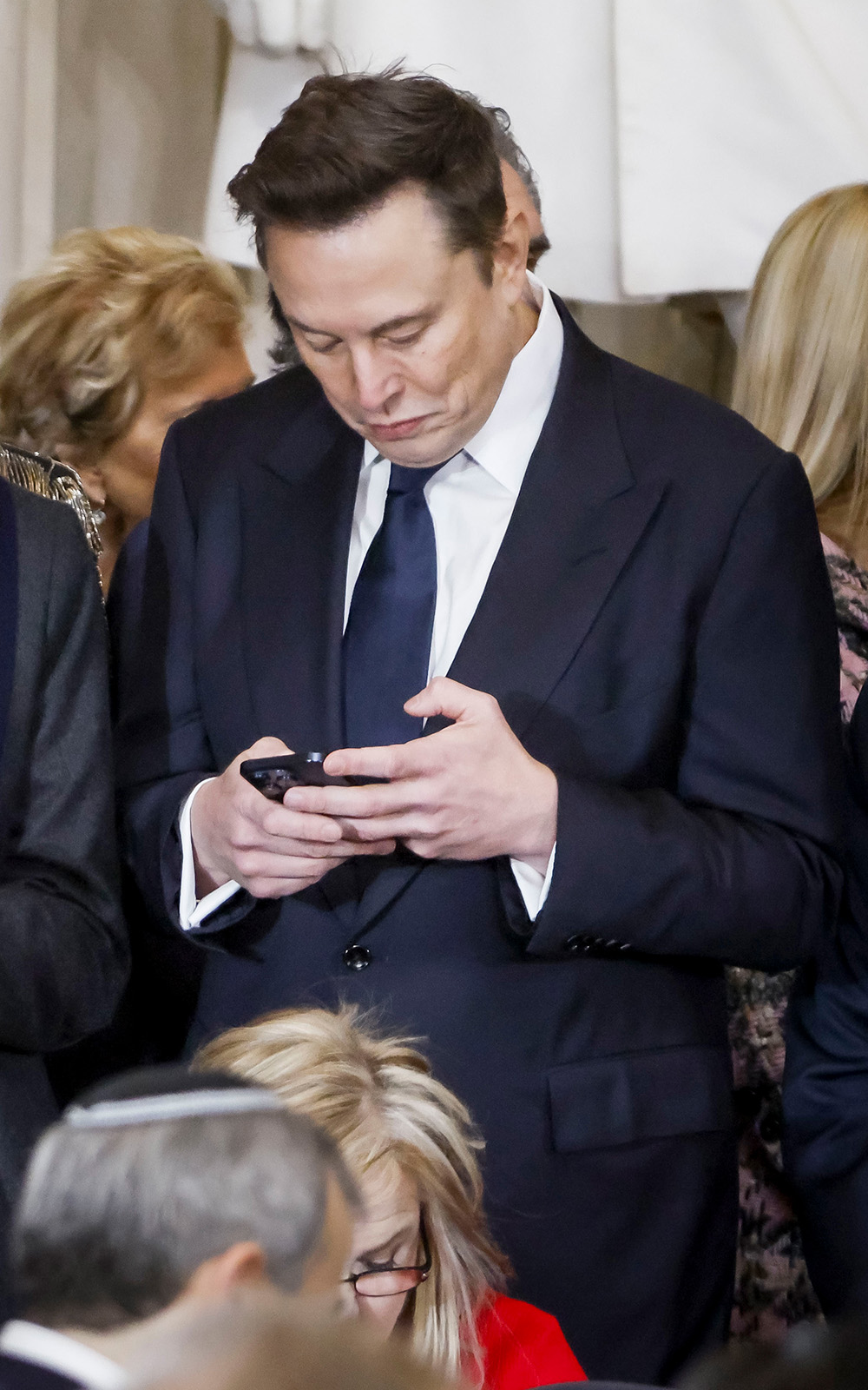 Elon Musk checks his photo in the Rotunda