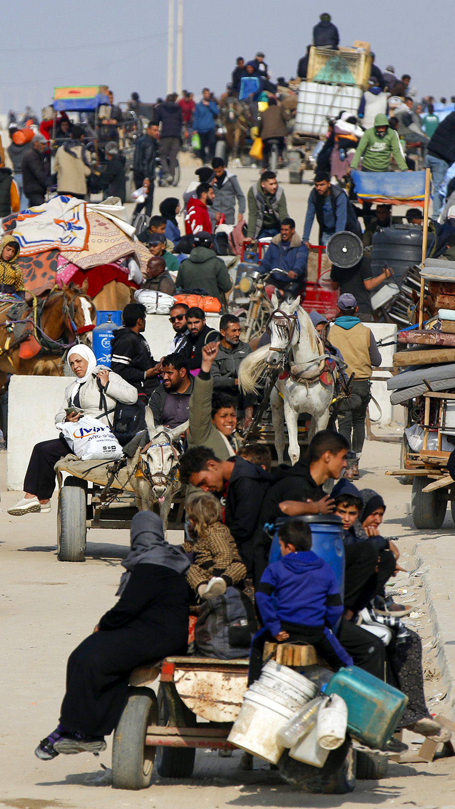 Crowds of people on al-Rashid