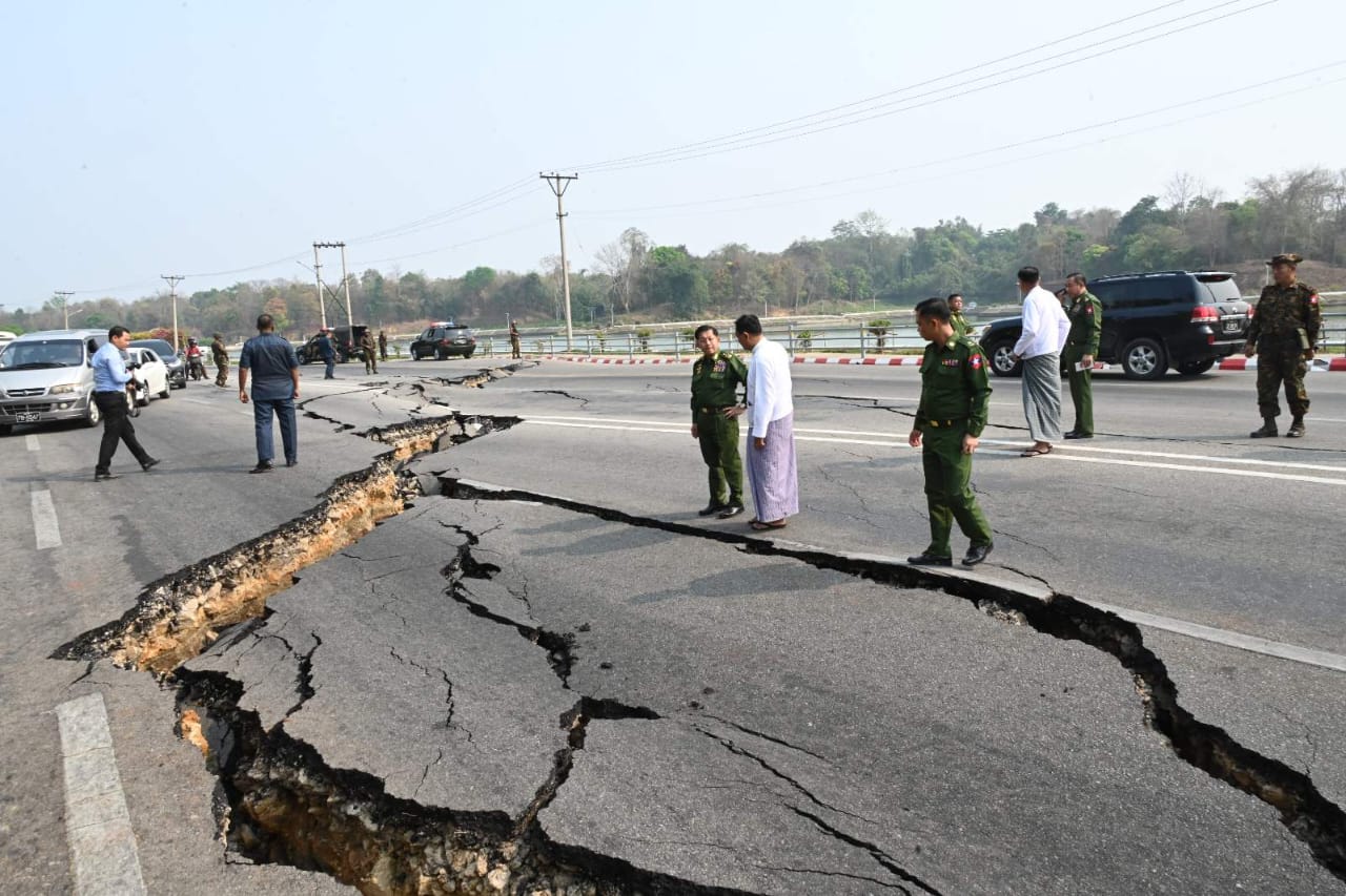Military assesses the damage caused by the earthquake in a road in Nay Pyi Daw