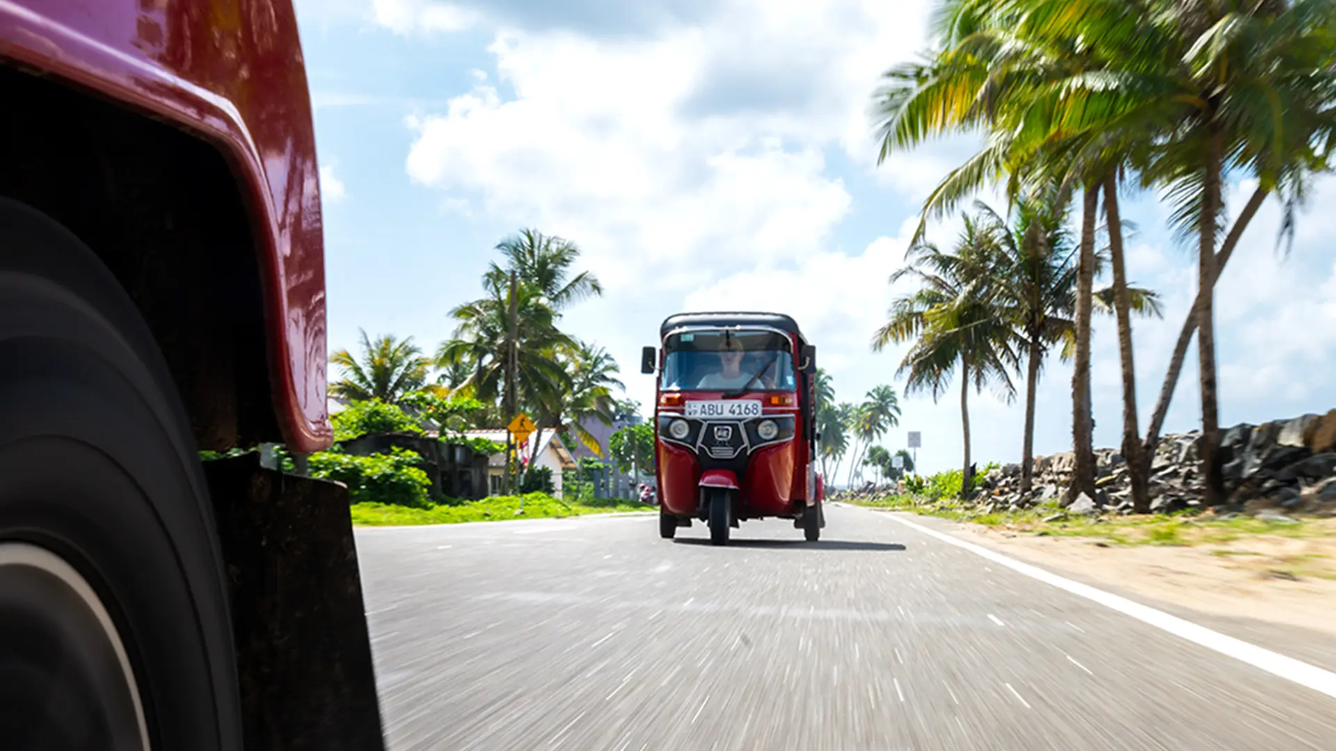 Tuk tuk on road in Sri Lanka (Credit: Ronald Loedeman)