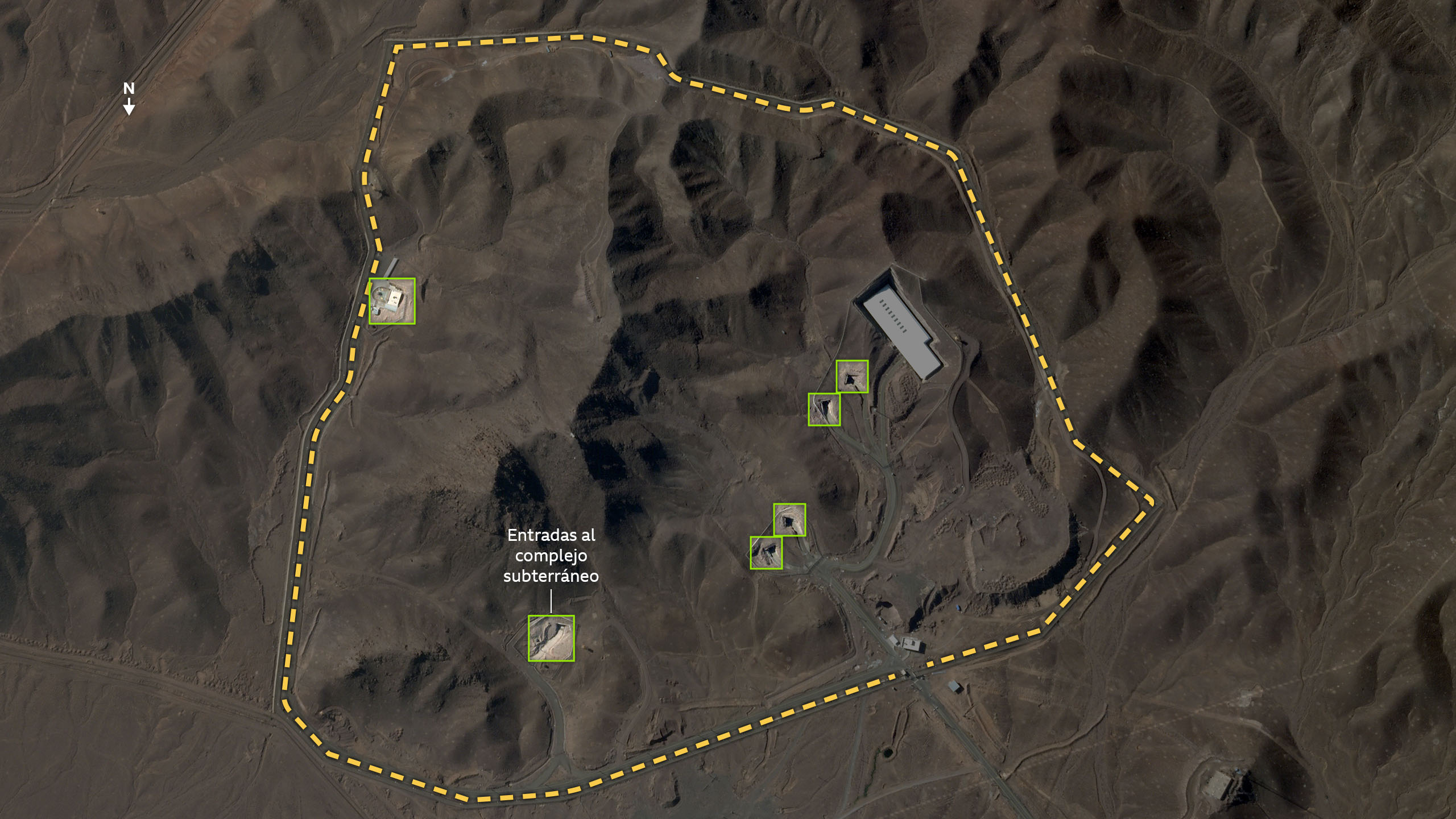 Una imagen satelital de Fordo, que muestra el edificio de apoyo y la carretera hacia una zona cercana de infraestructura auxiliar.