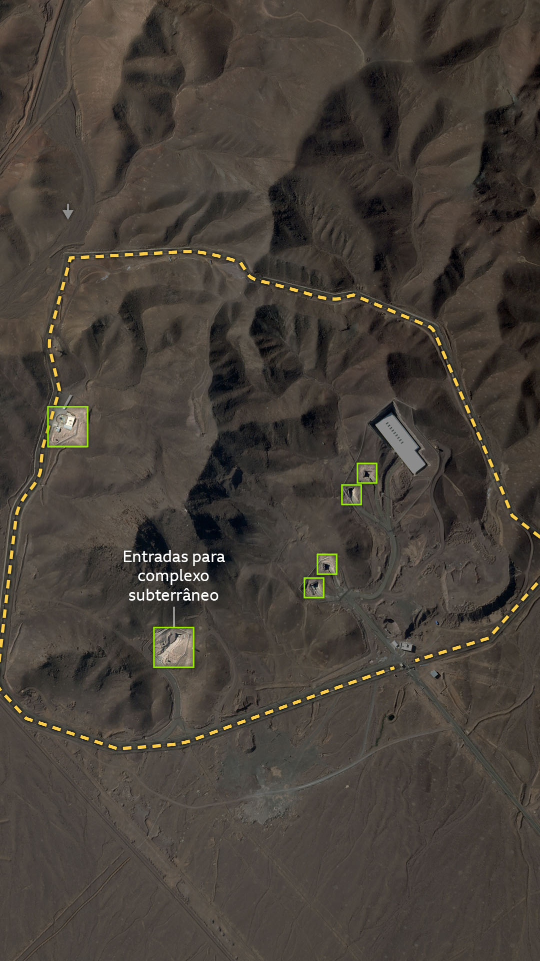 Uma imagem de satélite do local de Fordo, mostrando o edifício de apoio e a estrada para o local de apoio próximo