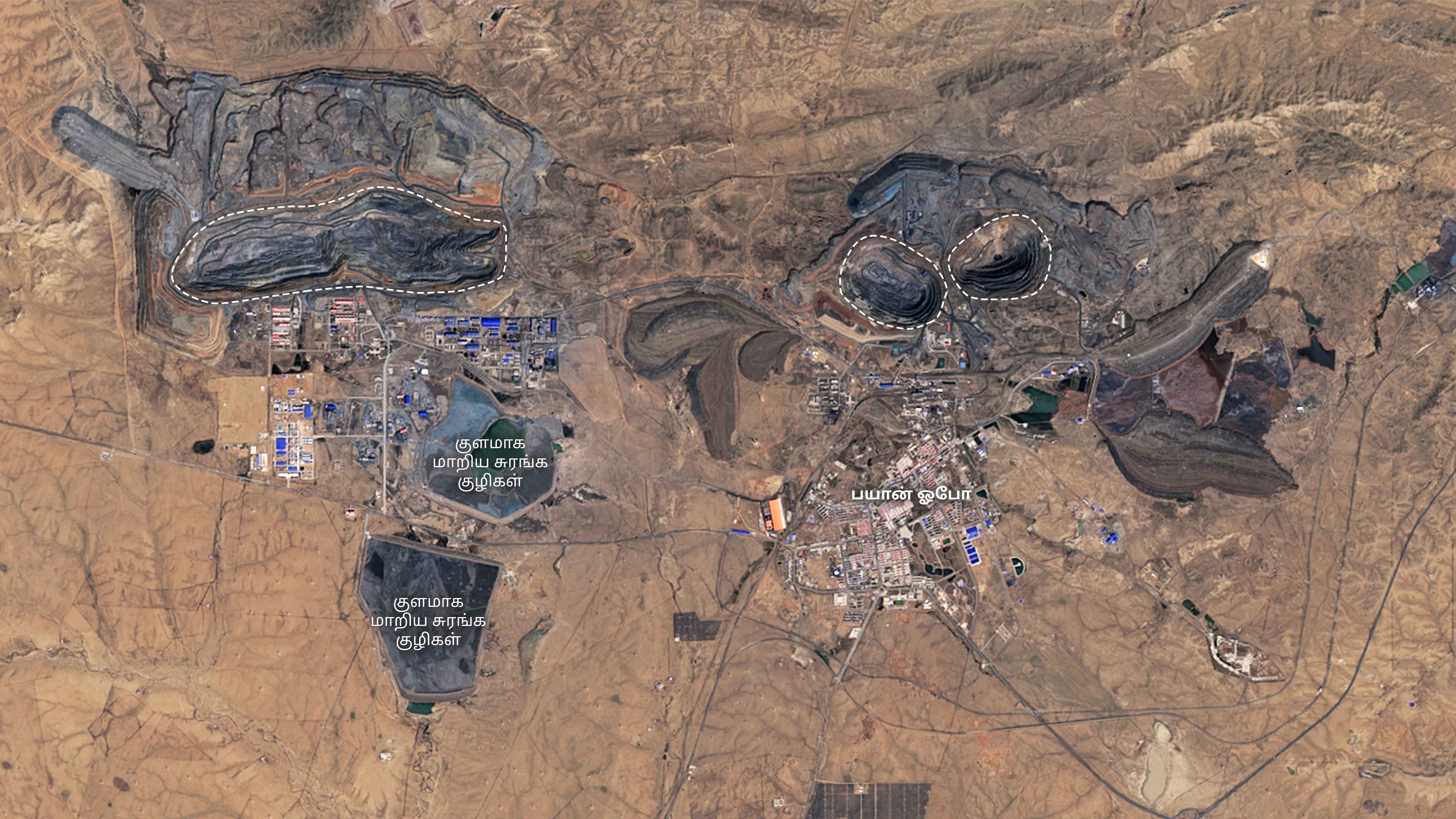 பெரிய குளமாக மாறிய சுரங்க குழிகள் தொடர்ந்து விரிவடைந்து வருகின்றன.