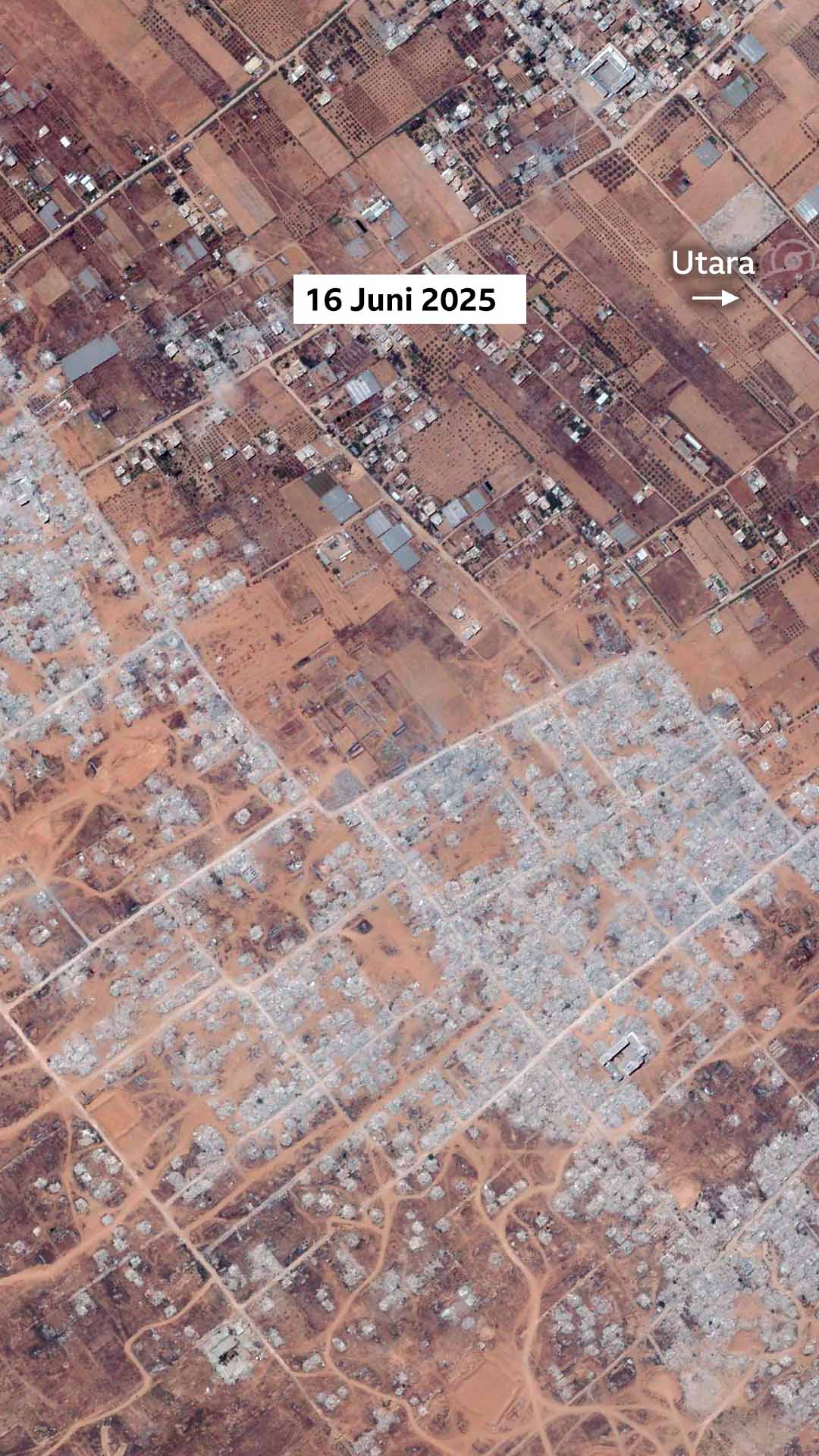 Foto satelit Khuza'a pada 16 Juni 2025. Foto tersebut menunjukkan bahwa sebagian besar bangunan di pemukiman, rumah kaca, dan sebagian besar vegetasi telah hancur.