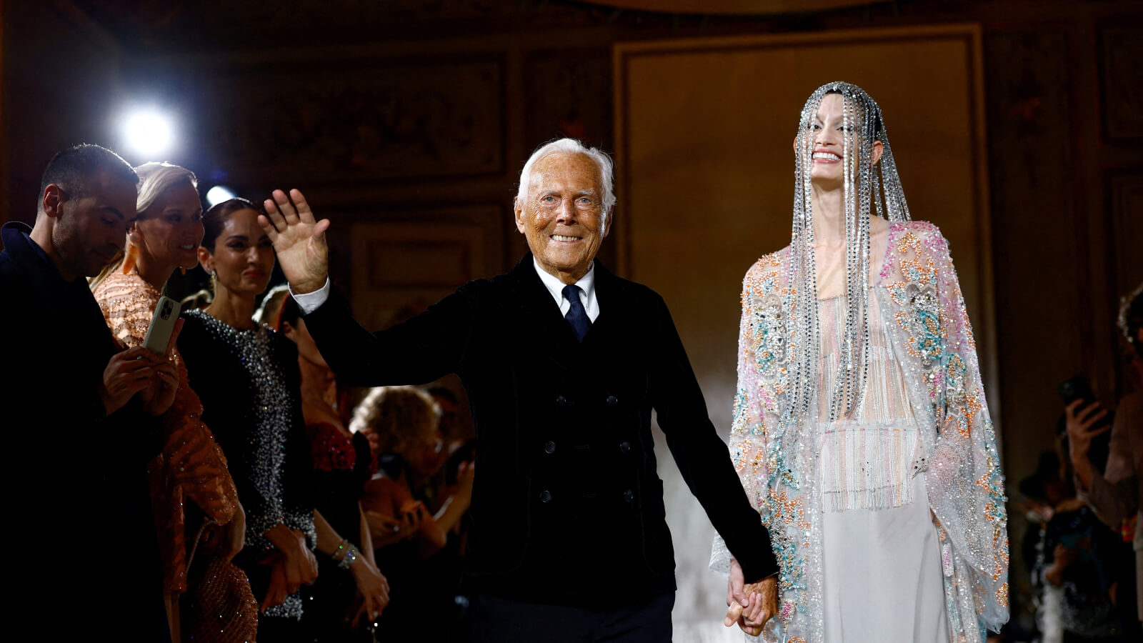 In pictures: Giorgio Armani's timeless style - BBC News