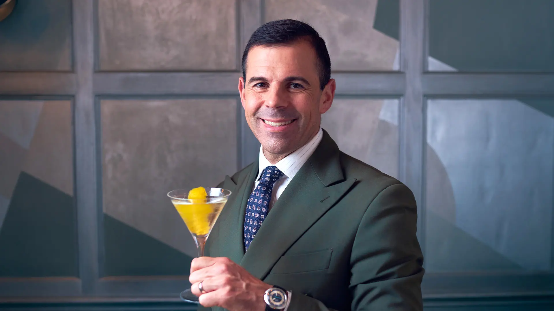 Meet Ago Perrone and learn what to expect from the course