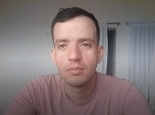 Andry Hernández durante una videollamada con BBC Mundo